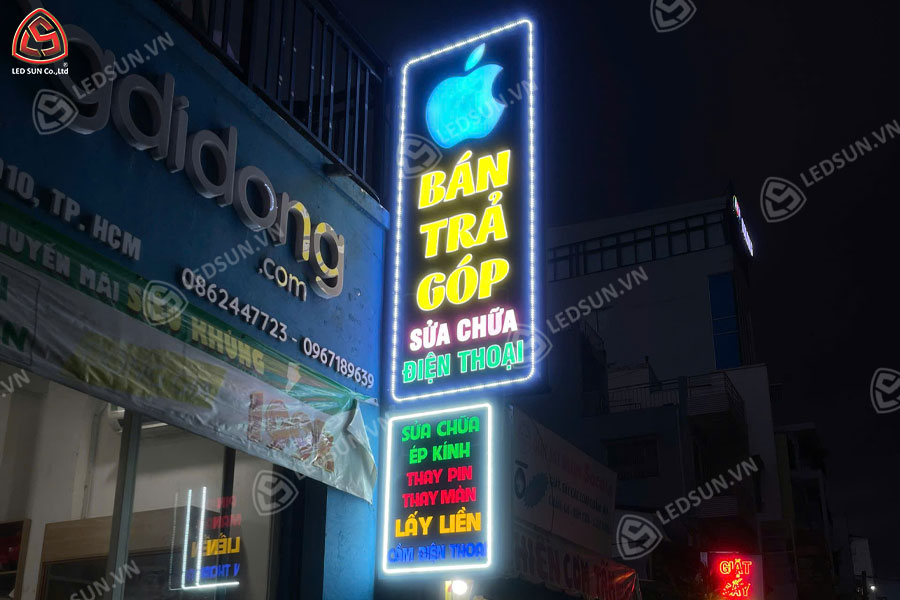 Hộp đèn led reo tường