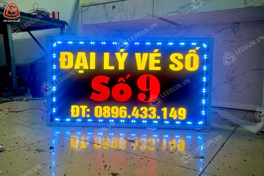 hộp đèn treo tường