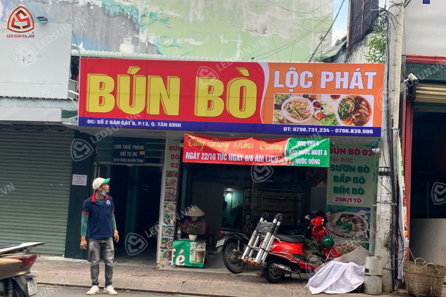 Bảng hiệu quán ăn