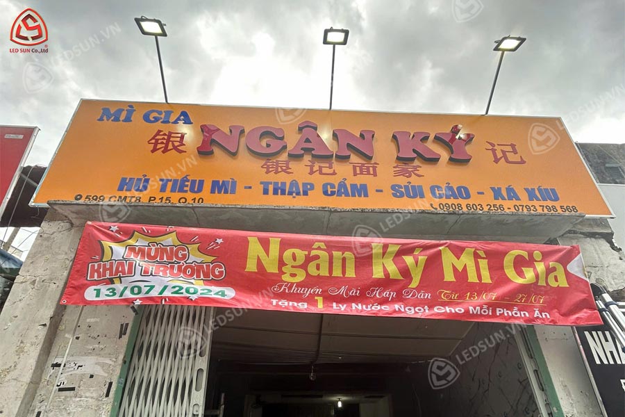 bảng hiệu quán ăn