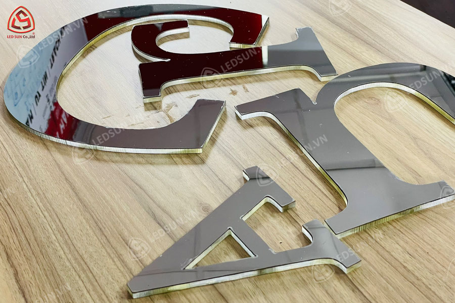 chữ inox chân mica cháo