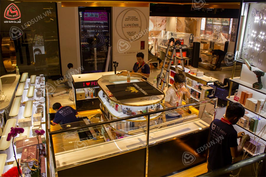 thiết kế thi công gian hàng trong trung tâm thương mại