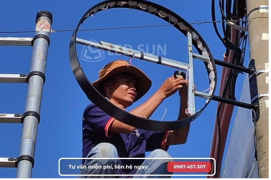 Quá trình thi công hộp đèn của Led Sun