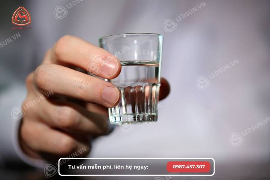 Sử dụng Rượu  hoặc cồn  để tẩy keo 502 khi bị dính vào tay​